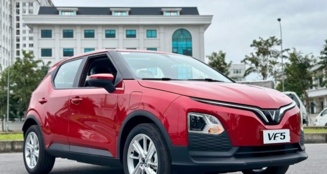 Phân khúc SUV đô thị 'tăng nhiệt' trở lại: VinFast VF 5, VF 6 áp đảo các đối thủ chạy xăng
